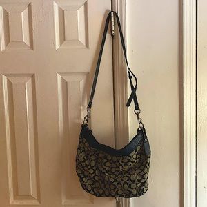 Coch bag, grey, medium size.